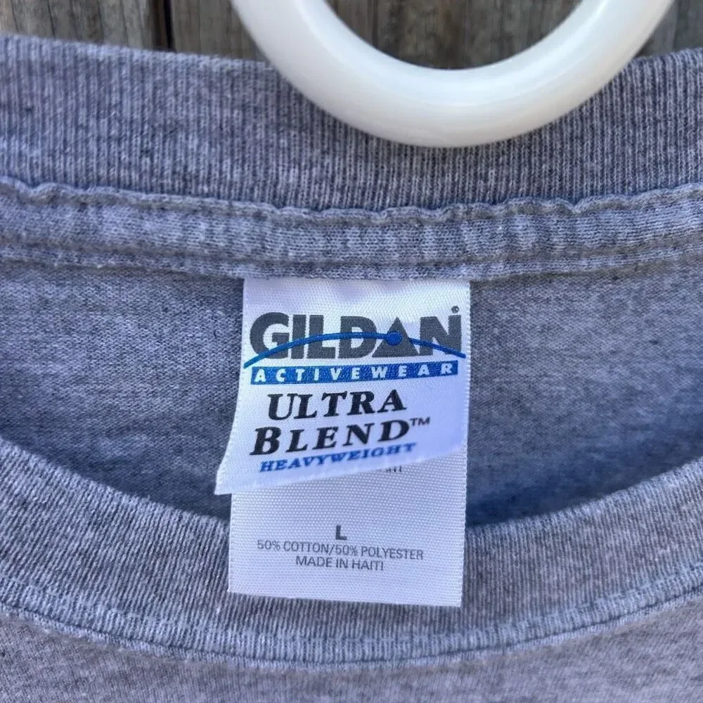 Gildan tshirt short sleeve angel size large